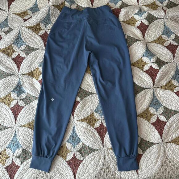 Lululemon align joggers in blue twill Size M athleisure yoga spring running gym - Picture 5 of 7